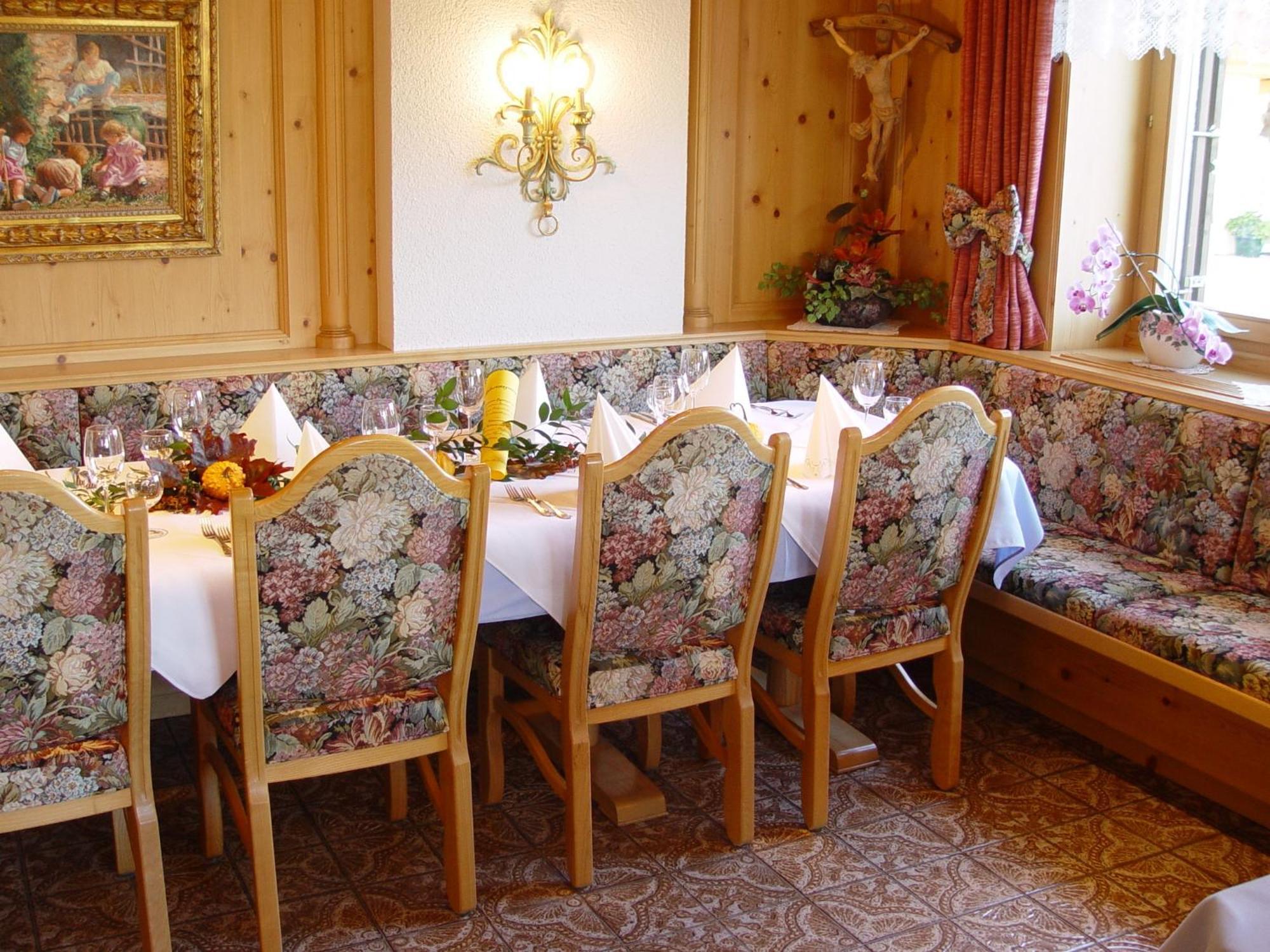 Hotel Montabella Schruns Eksteriør bilde
